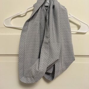 NWOT Gray patterned infinity scarf